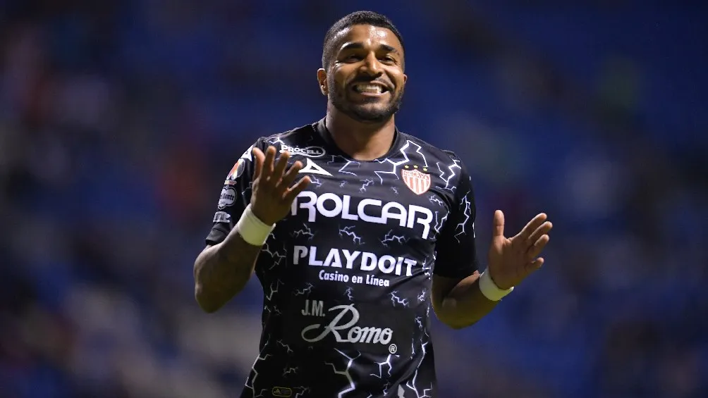 MEXSPORT Rodrigo Aguirre jugando partido en la Liga MX con Necaxa