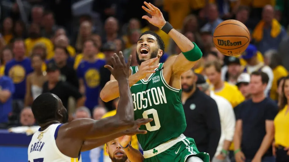 AP Boston no pudo en este juego con la defensa de Golden State
