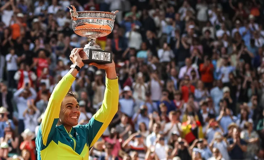 EFE Nadal celebra con el título de Roland Garros