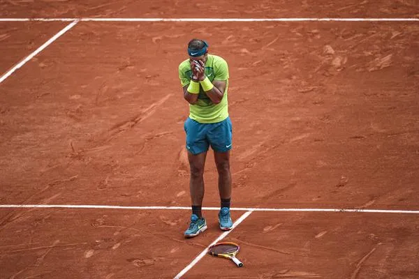 EFE Rafael Nadal en festejo en Roland Garros
