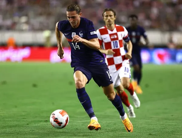 EFE Rabiot ante la mirada de Modric
