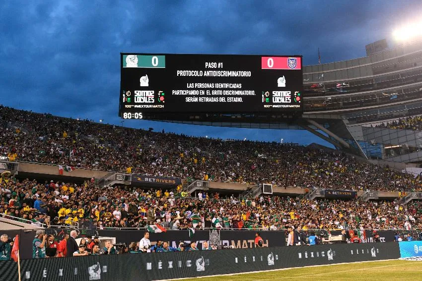 IMAGO 7 Afición mexicana tras el grito prohibido