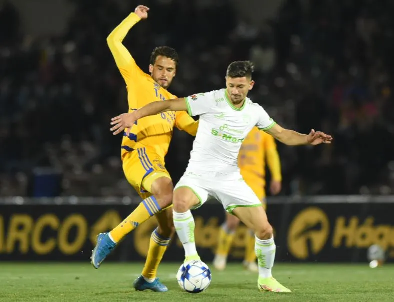 IMAGO7 Diego Reyes en acción con Tigres