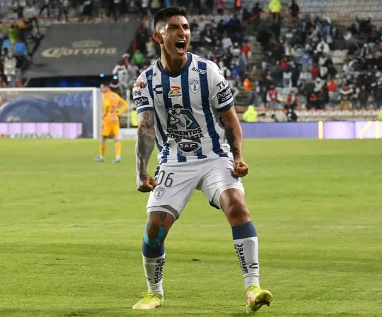 IMAGO7 Pocho Guzmán celebra una diana