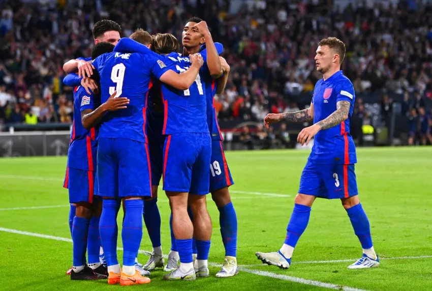 AP Inglaterra celebrando el empate