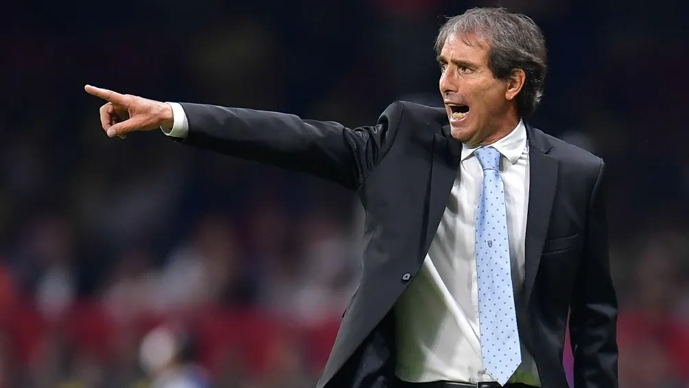 MEXSPORT Guillermo Almada dirigiendo al Pachuca en partido de la Liga MX