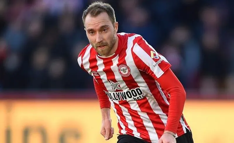 EFE Eriksen en juego con las Abejas
