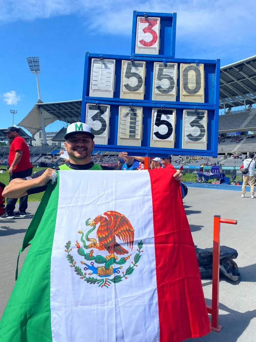 TWITTER: @CONADE Mario Santana Ramos tras poner nueva marca