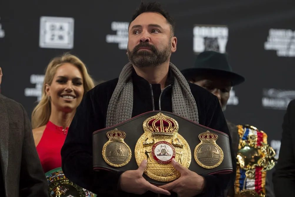 MEXSPORT Oscar De La Hoya en previo al pesaje de una pelea de Canelo