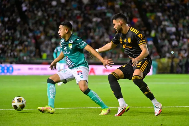 IMAGO7 Purata con Tigres en partido ante León