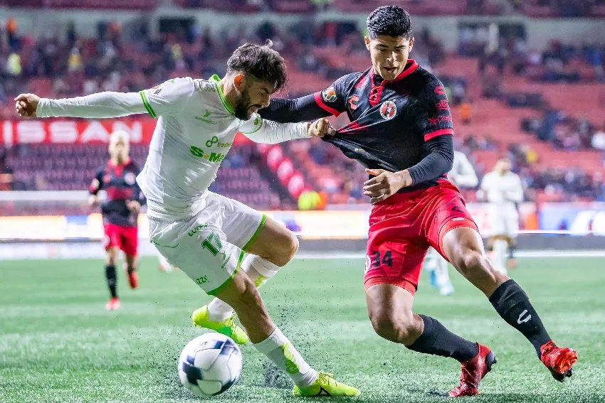 IMAGO7 Víctor Guzmán en un partido de Xolos
