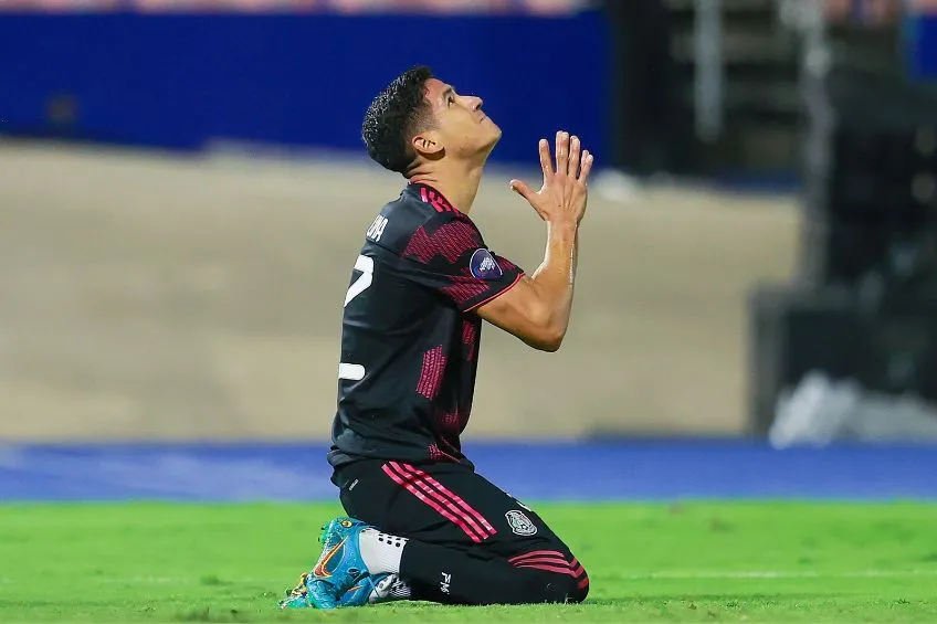 MEXSPORT Uriel Antuna lamentando una falla