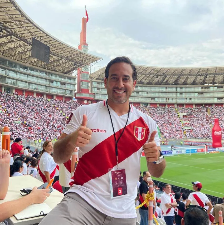 INSTAGRAM:@oscardelportal Óscar del Portal en un partido de Perú