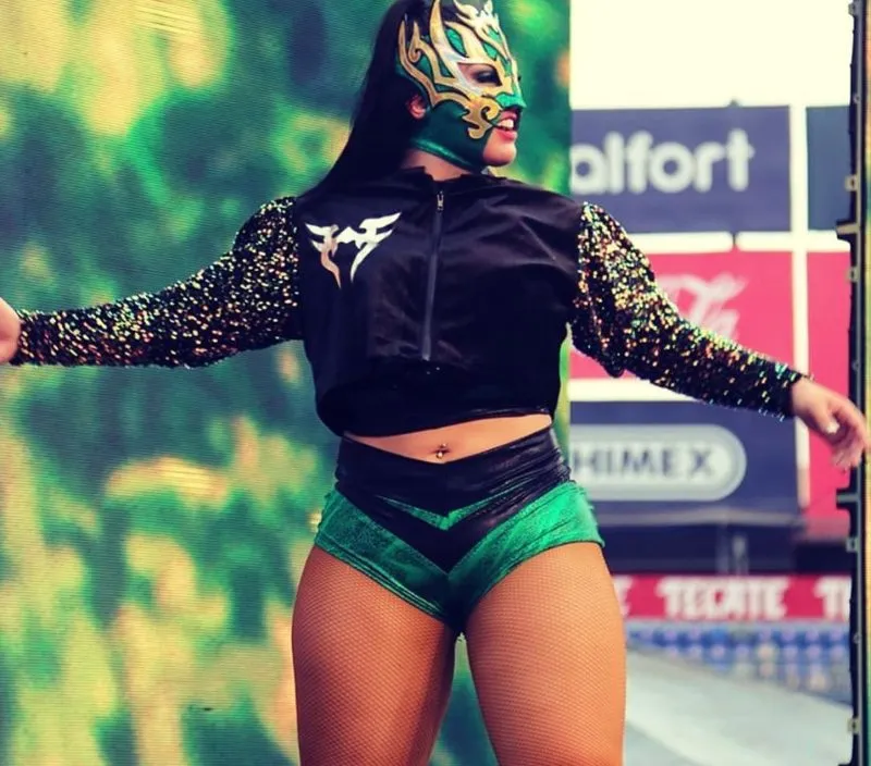 INSTAGRAM: @Hiedratriplea La Hiedra previo a subirse al ring