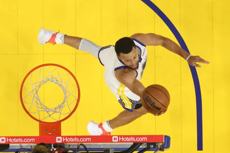 AP Stephen Curry en partido contra Celtics