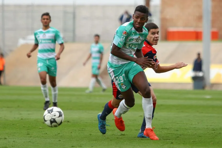 IMAGO7 Joao Maleck durante un partido de Santos