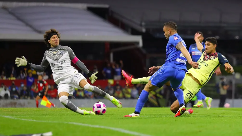 IMAGO7 Cabecita Rodríguez como jugador de Cruz Azul ante América