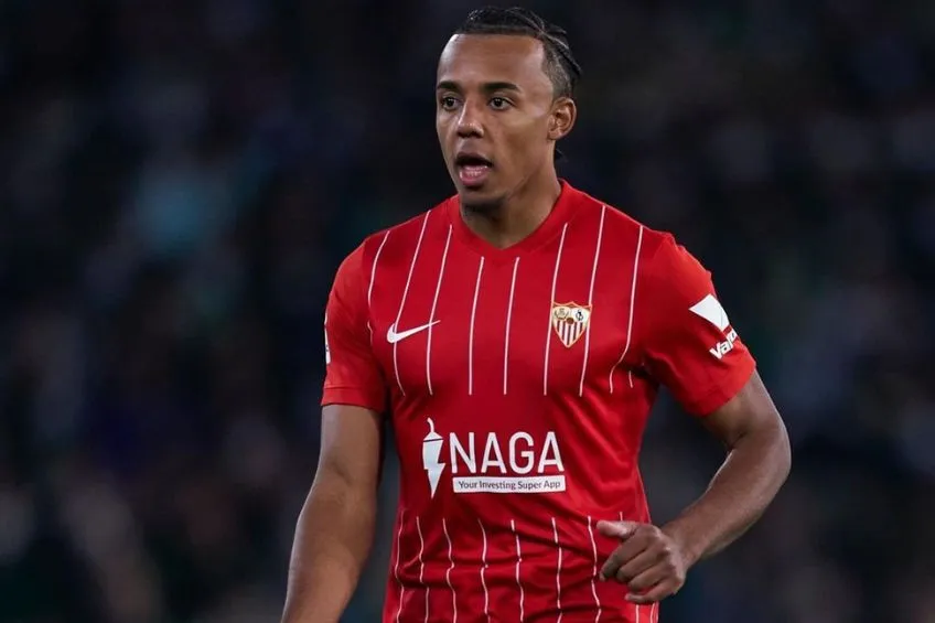 INSTAGRAM: @Jkeey4 Jules Koundé durante un partido del Sevilla