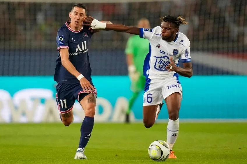 AP Ángel DI María durante un partido del PSG