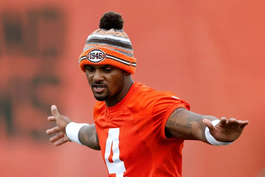 AP Deshaun Watson entrenando con los Browns