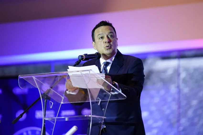 IMAGO 7 Víctor Manuel Velázquez en la presentación de uniformes de Cruz Azul