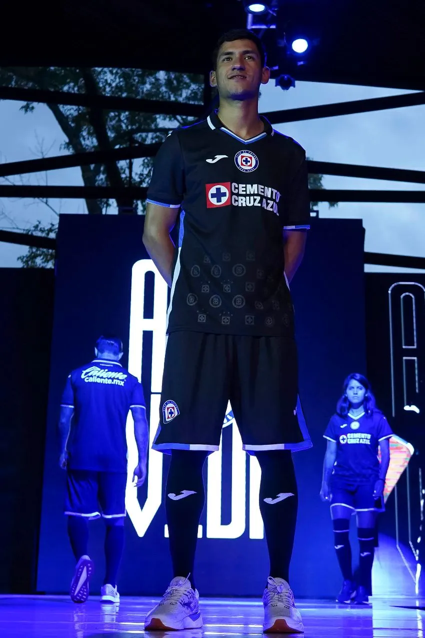 IMAGO 7 Antuna en la presentación del uniforme de Cruz Azul