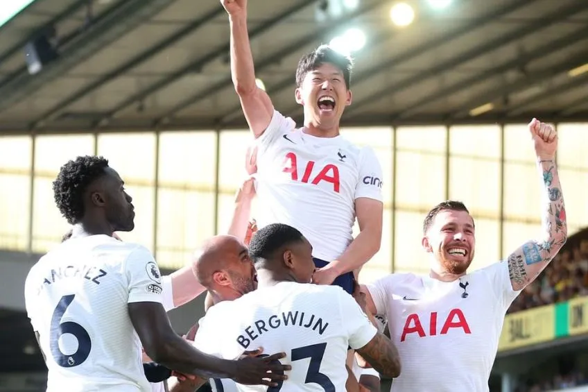 INSTAGRAM: @PremierLeague Jugadores del Tottenham festejando un gol