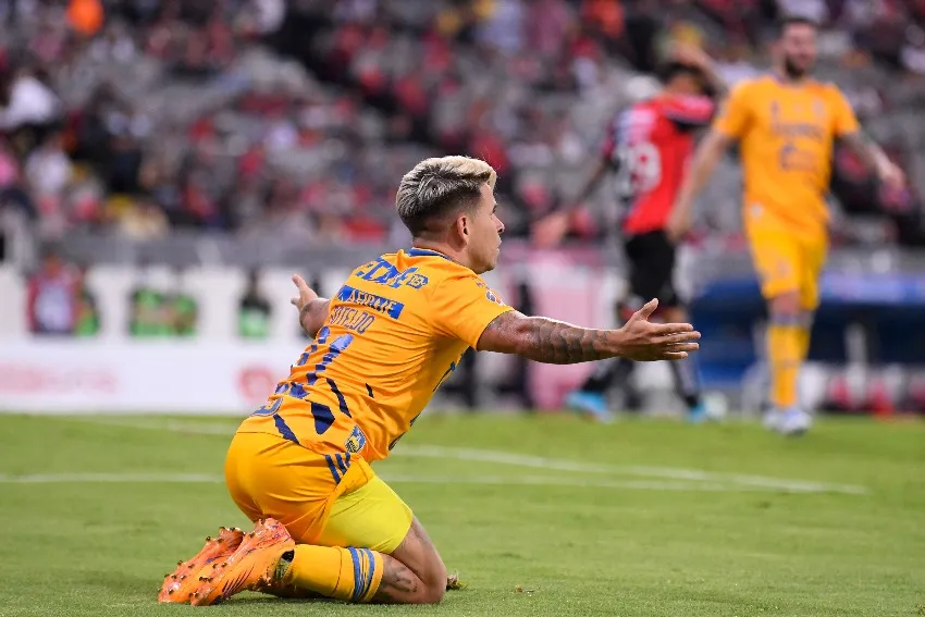 IMAGO 7 Soteldo reclamando una falta