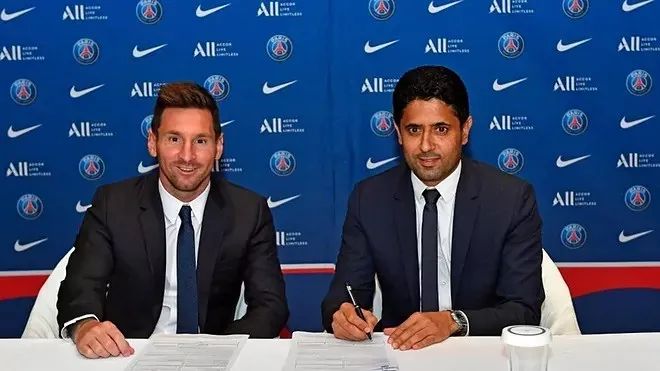 TWITTER: @PSG Messi y Al Khelaifi, el día de la presentación del argentino con el PSG