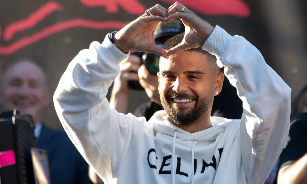 AP Lorenzo Insigne lució contento en su llegada a Canadá