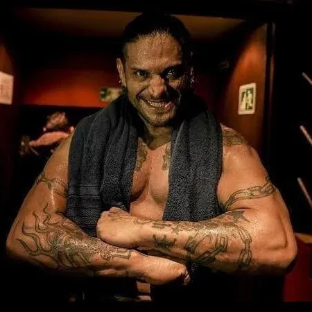 INSTAGRAM: @ciber_oficial Cibernético tras un entretenimiento