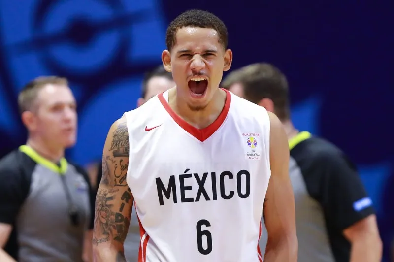 IMAGO7 Juan Toscano festejando en partido de la primera fase de las eliminatorias de FIBA