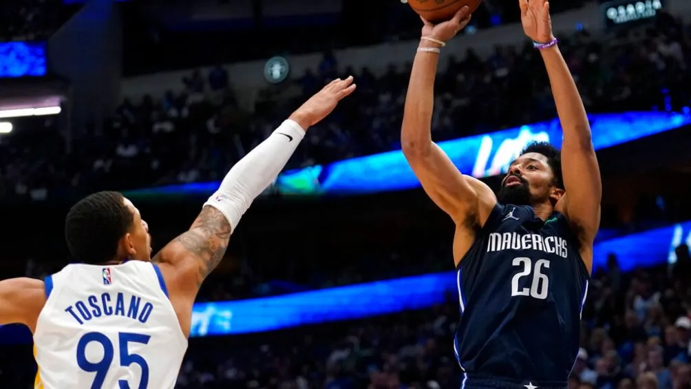 AP Toscano emigrará ahora con los Lakers