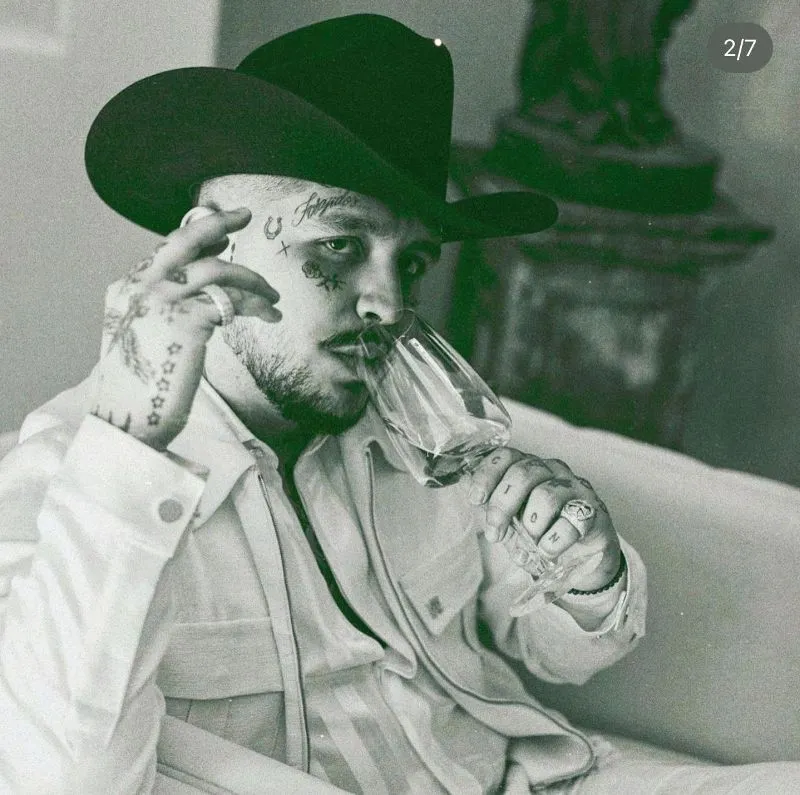 INSTAGRAM: @NODAL Christian Nodal luciendo sus tatuajes