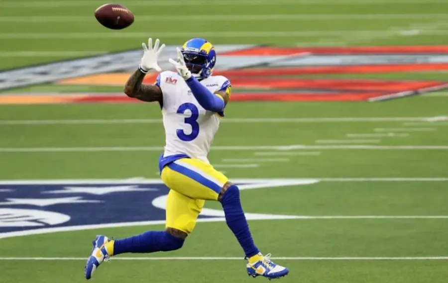 AP Beckham atrapa pase en el Super Bowl LVI