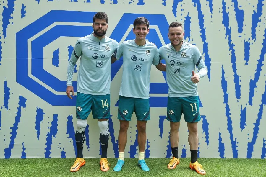 AGENCIA RÉCORD - MIGUEL PONTÓN Araujo junto a Damm y Cabecita