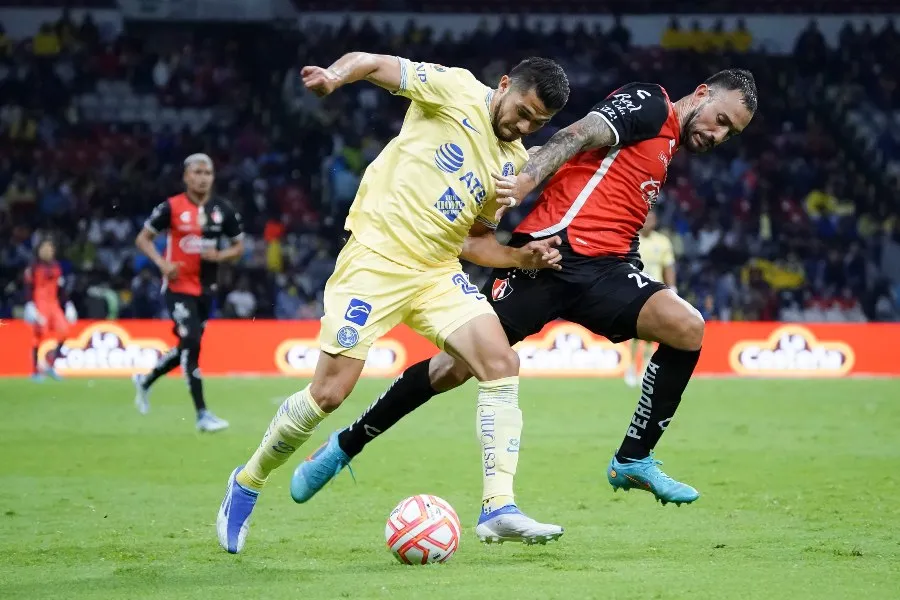 IMAGO7 Henry Martín durante un partido con América