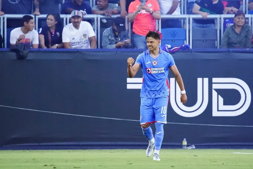 IMAGO 7 Romero celebrando un gol con Cruz Azul