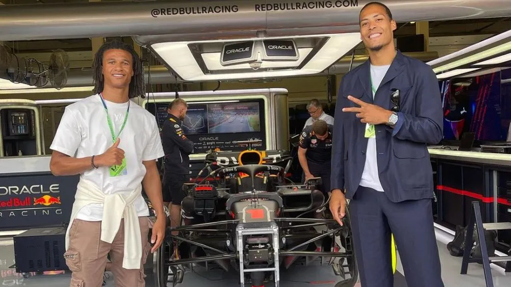 AP Virgil van Dijk y Nathan Ake estuvieron en Red Bull