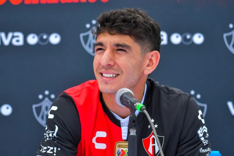 IMAGO7 Alberto Ocejo en presentación ante medios