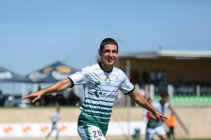 IMAGO7 Alberto Ocejo jugando con Santos