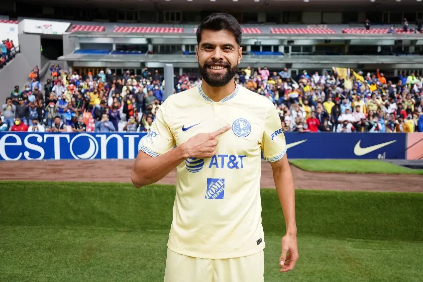 IMAGO 7 Néstor Araujo en su presentación con América