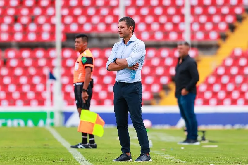 MEXSPORT Jaime Lozano dirigiendo a Necaxa