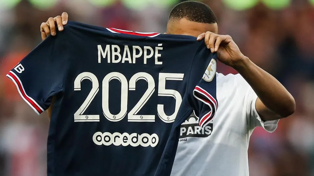 EFE Mbappé renovó hasta el 2025 con el PSG