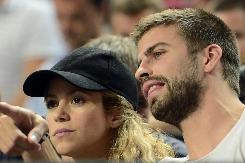 AP Shakira junto a Gerard Piqué en un evento