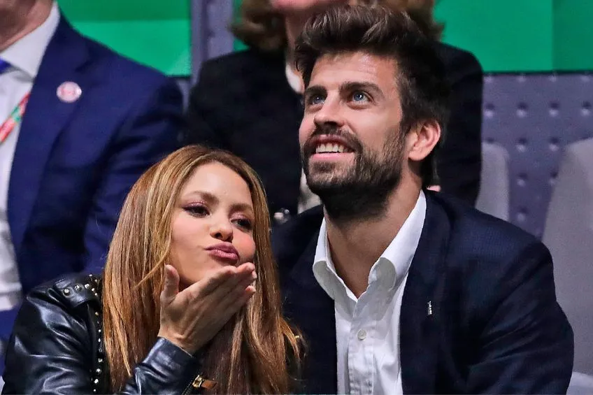 AP Shakira junto a Gerard Piqué en un evento