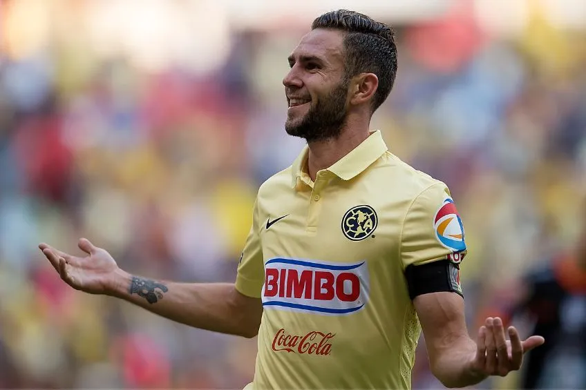 MEXSPORT Miguel Layún festejando un gol