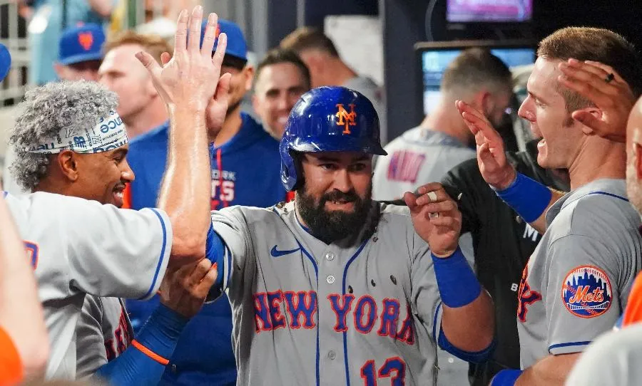 AP Luis Guillorme tras conectar cuadrangular