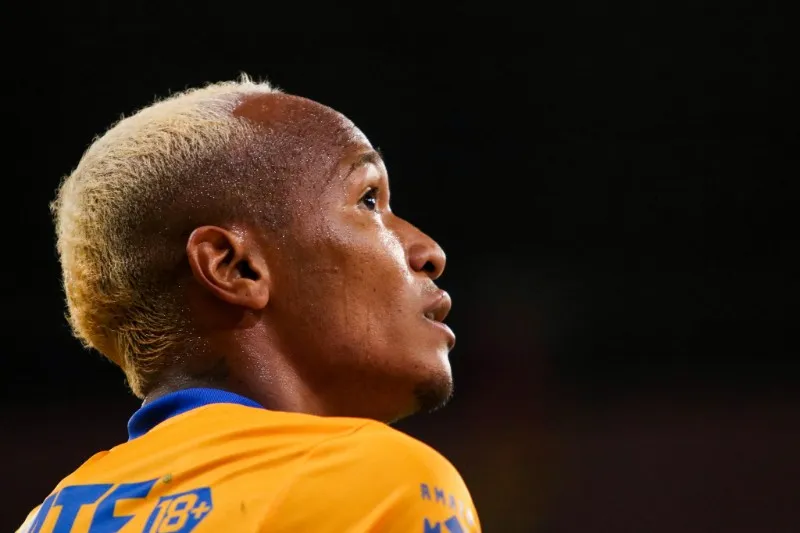 IMAGO7 Luis Quiñones viendo a la afición