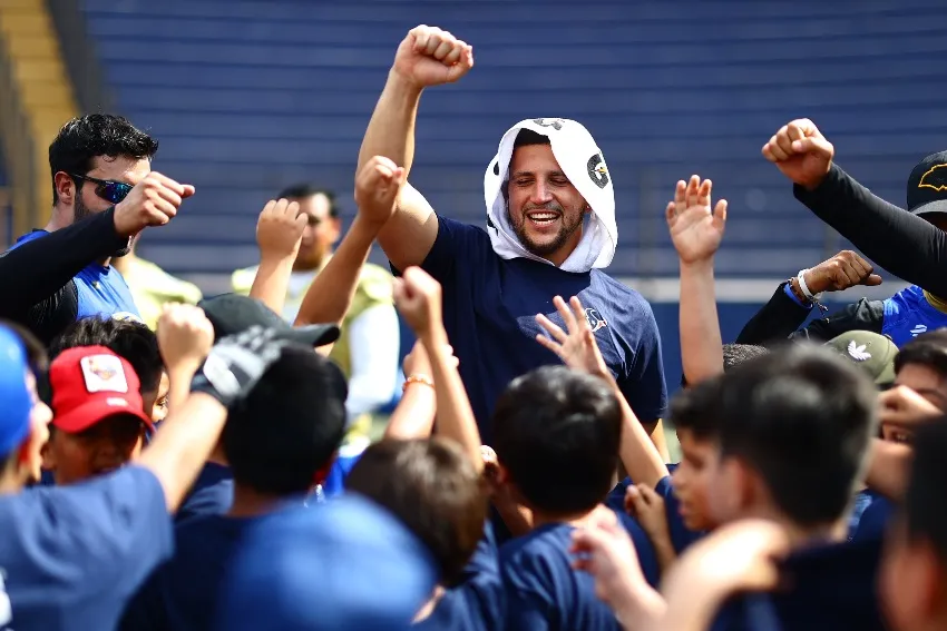 TWITTER: @HoustonTexans Garrett Wallow en el Volcán